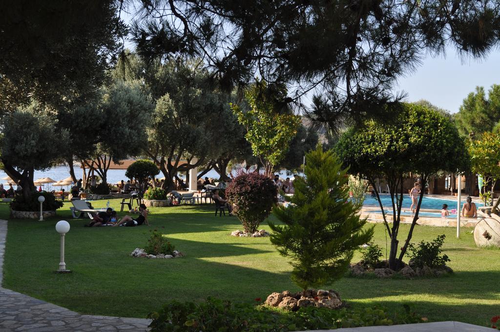 Club Mackerel Holiday Village Foça Exterior foto
