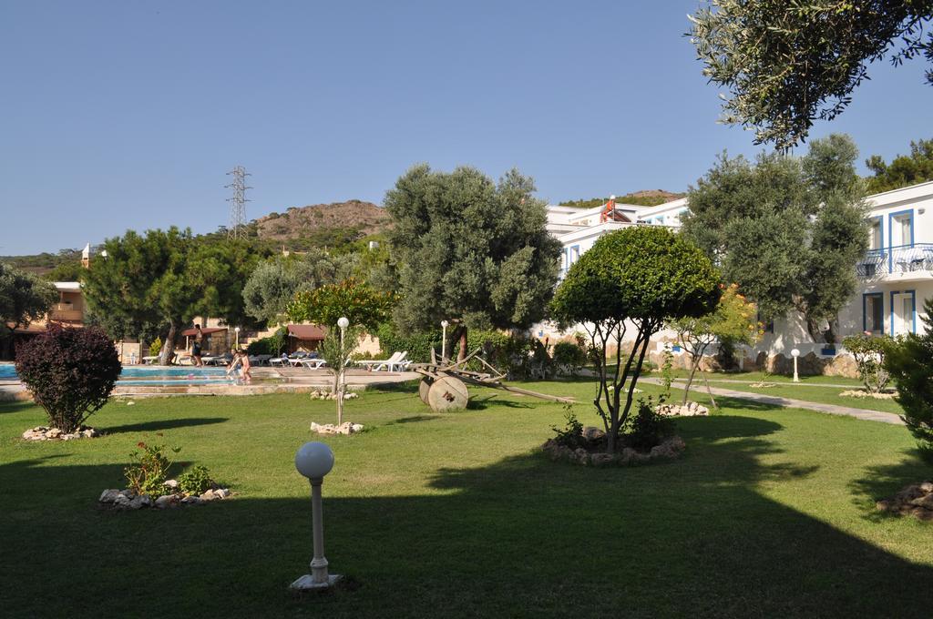 Club Mackerel Holiday Village Foça Exterior foto